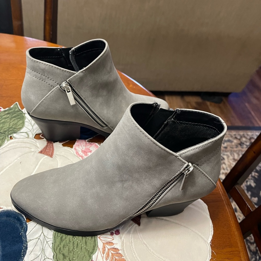 Soda gray ankle boots